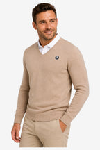 Pull homme col V beige, manches longues, bordures côtelées, petit logo poitrine