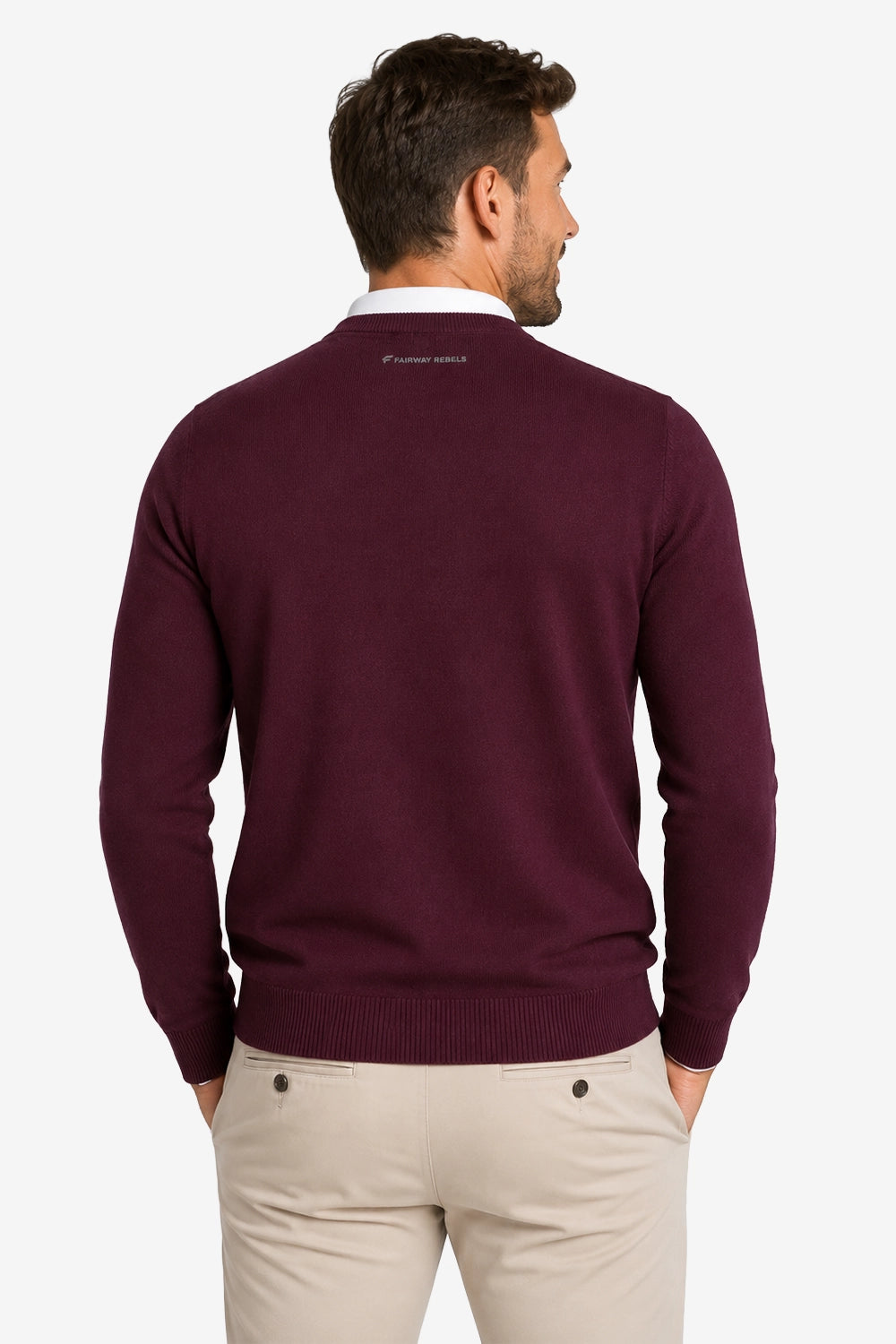 Pull de golf homme à col V bordeaux, vue de dos, manches longues côtelées.