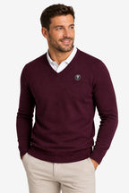 Pull homme col V bordeaux, manches longues, bordures côtelées, petit logo poitrine
