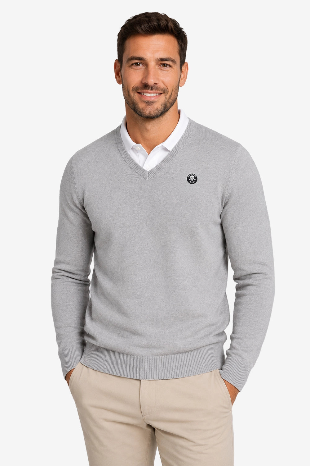 Pull homme col V gris en maille côtelée, coupe droite, badge Golf sur la poitrine