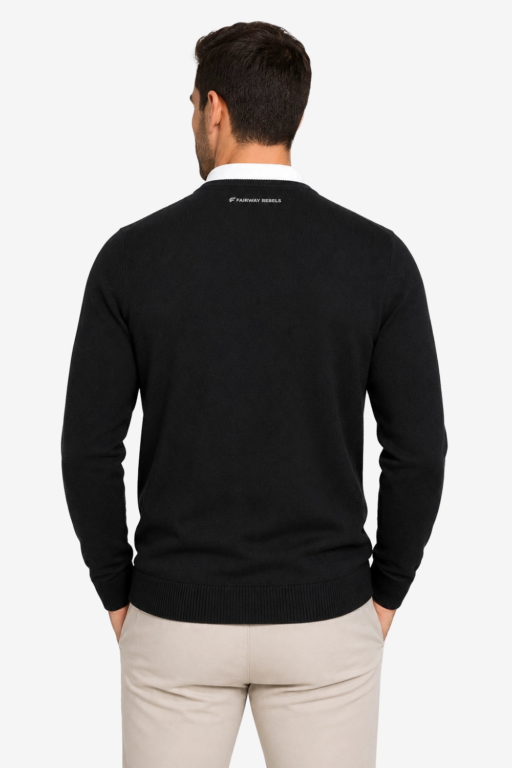 Pull de golf homme à col V noir, vue de dos, côtes en bas et aux poignets.