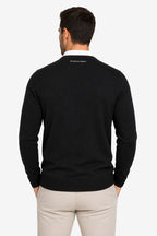 Pull de golf homme à col V noir, vue de dos, côtes en bas et aux poignets.