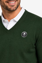 Pull homme col V vert en maille côtelée, badge Golf sur la poitrine