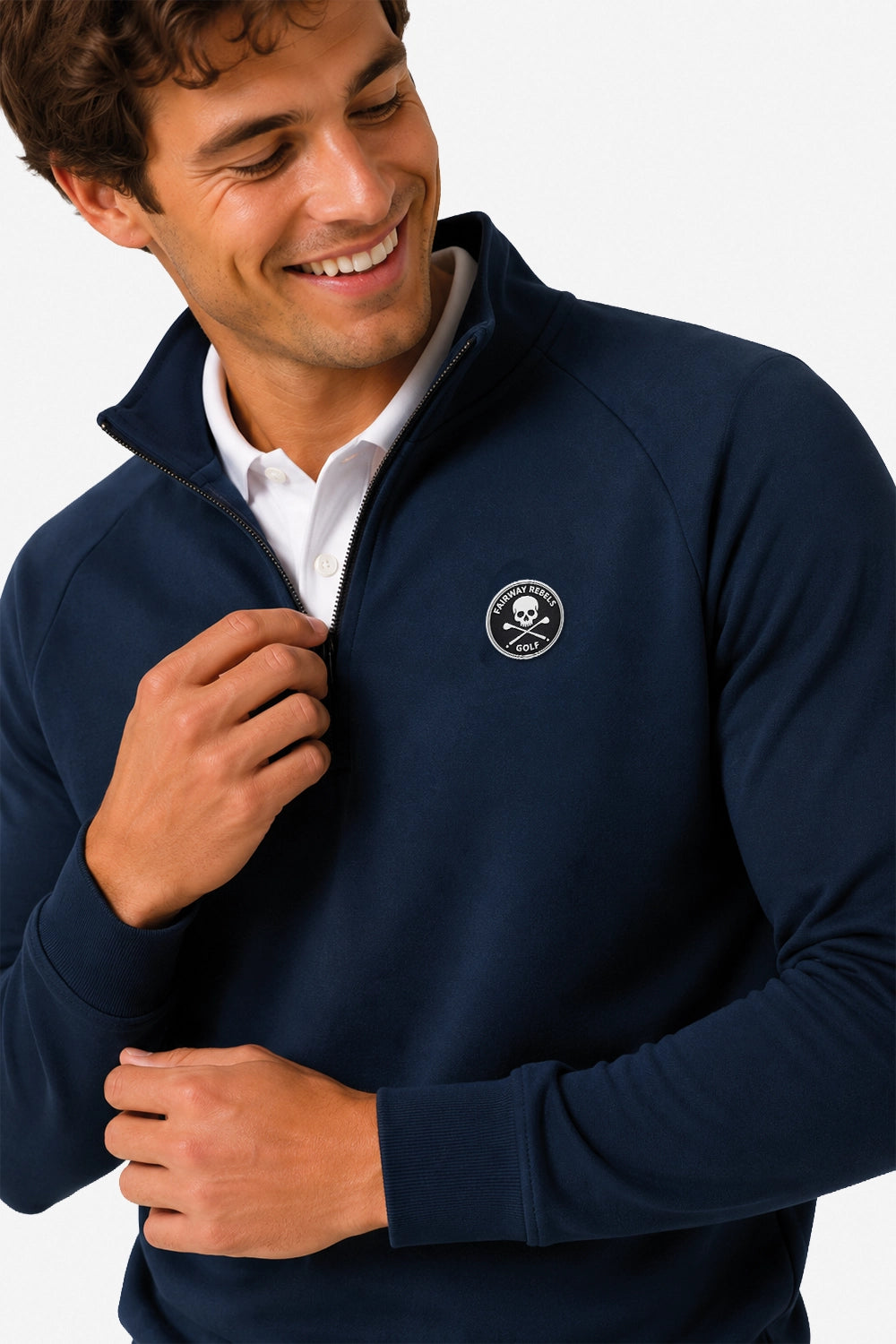 Pull de golf technique homme bleu marine, demi-zip, logo rond, détail col.