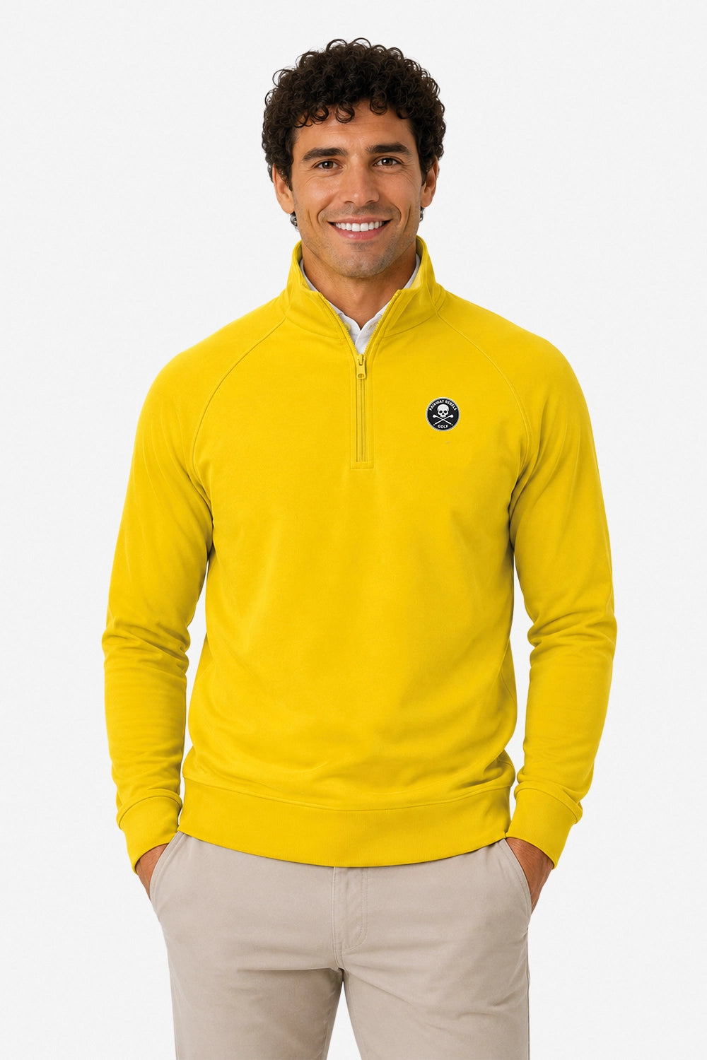 Pull homme jaune à demi-zip, logo poitrine ronde et col montant.