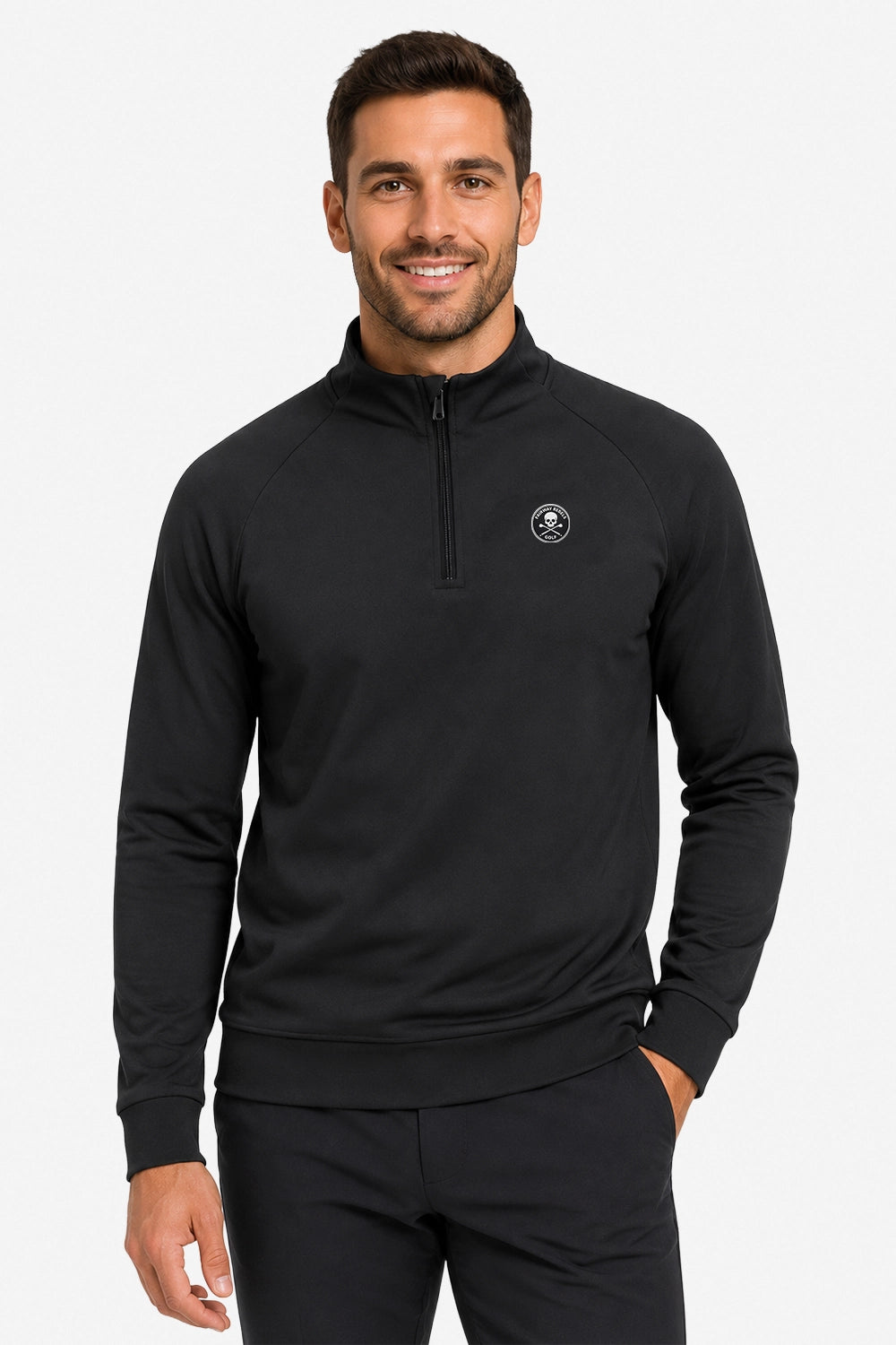 Pull homme noir à demi-zip, col montant et écusson logo sur la poitrine.