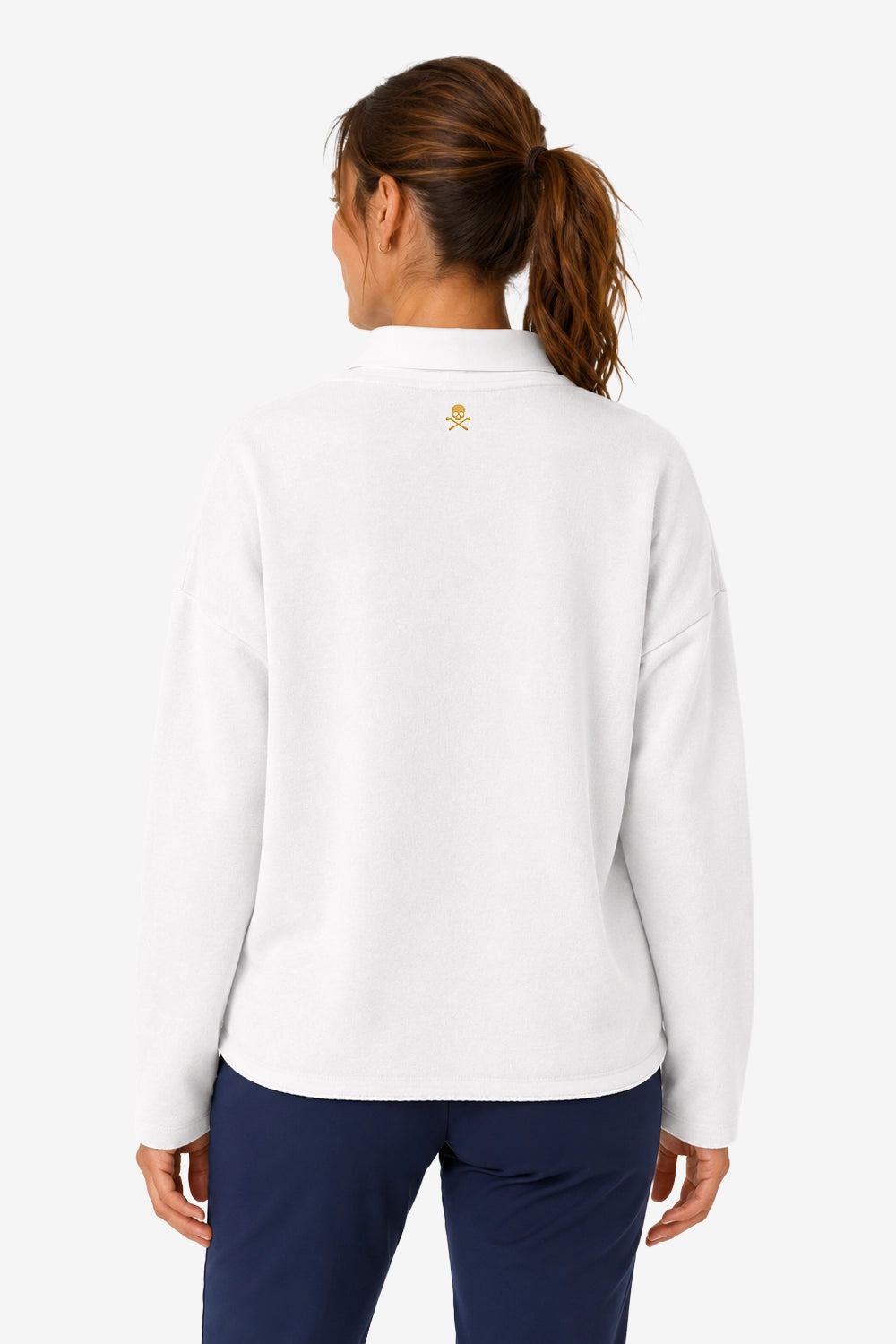 Sweat-shirt de golf pour femme ample blanc, vue dos avec petit logo sur le haut.