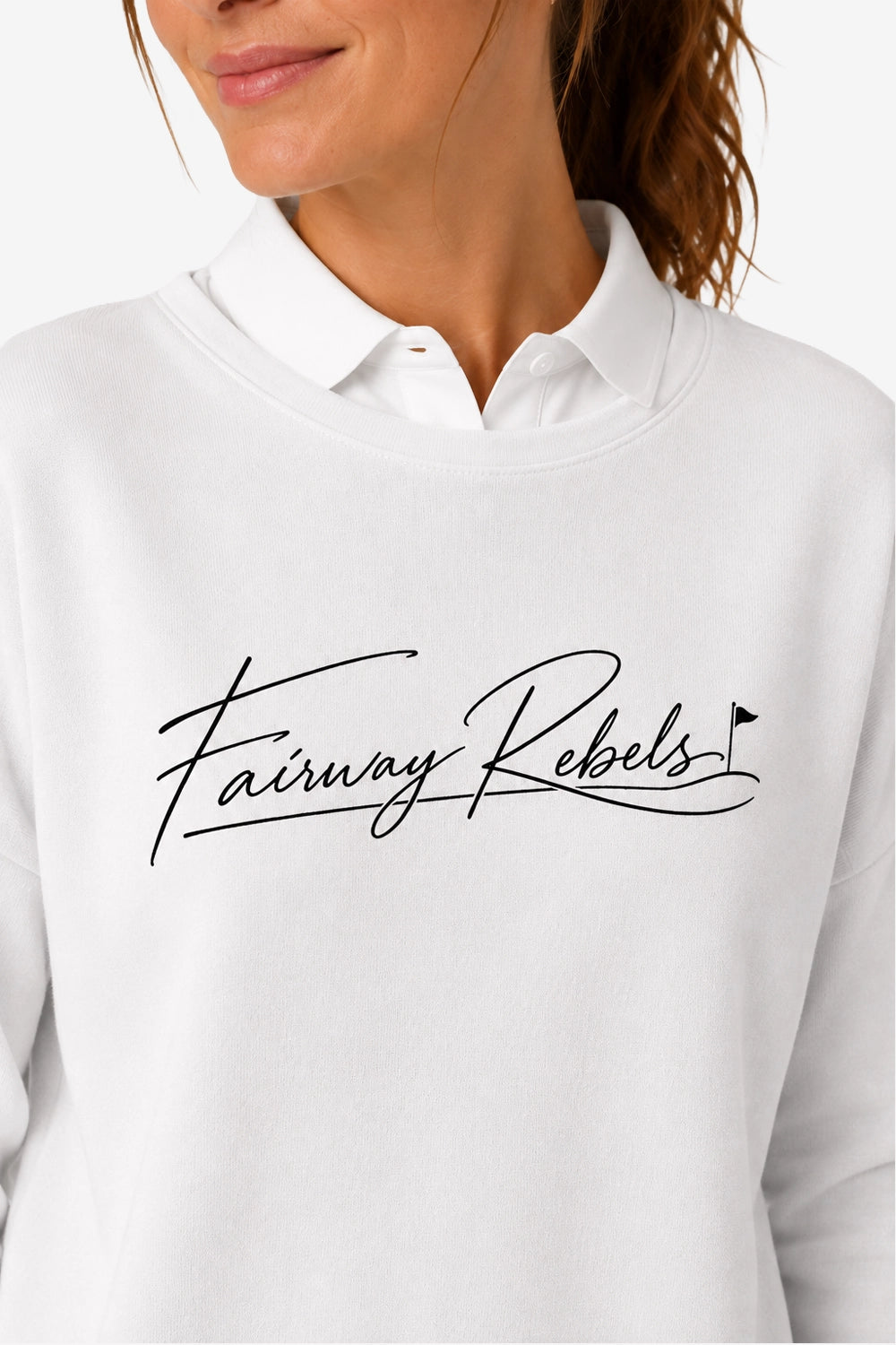 Sweat-shirt de golf pour femme ample blanc, gros plan col et logo brodé au trait.