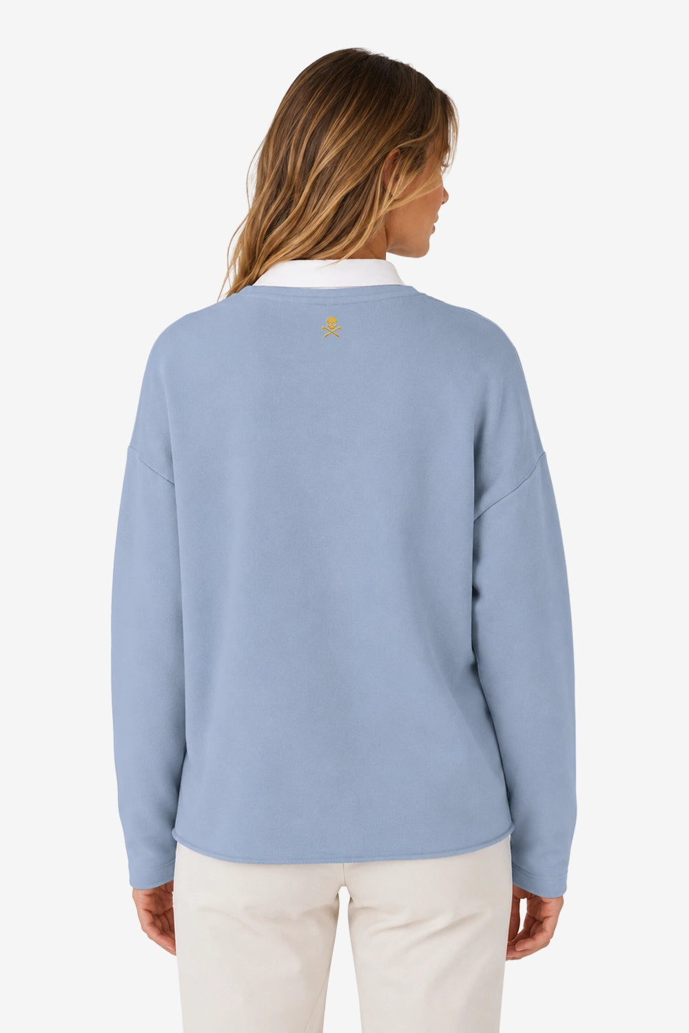 Sweat-shirt de golf pour femme ample bleu ciel, vue dos avec petit logo sur le haut.