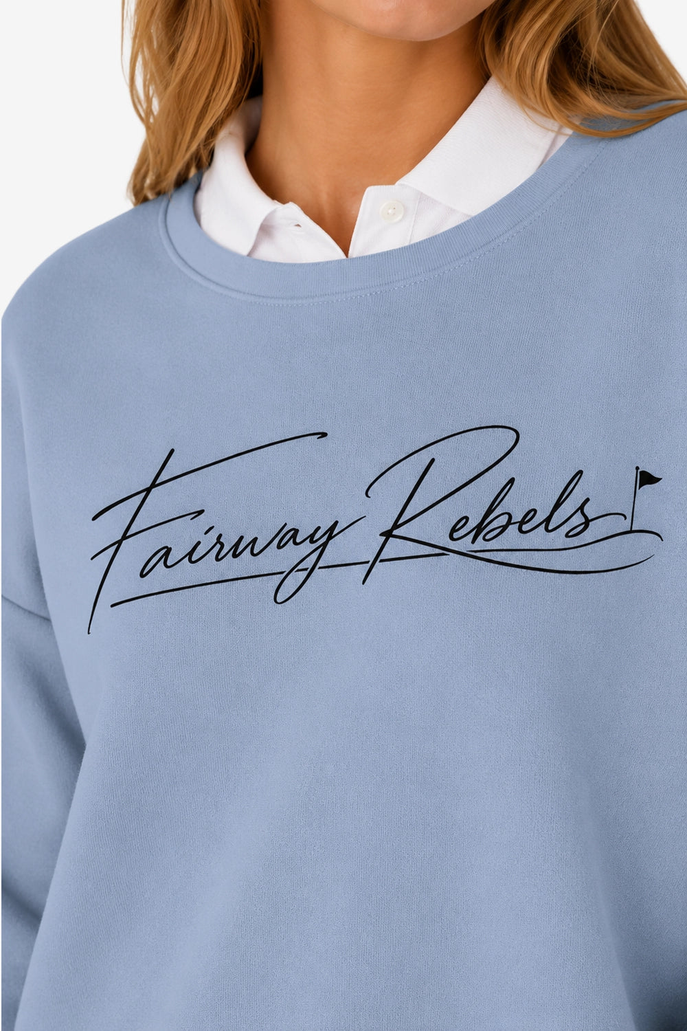 Sweat de golf femme ample bleu ciel, col blanc et logo « Fairway Rebels ».