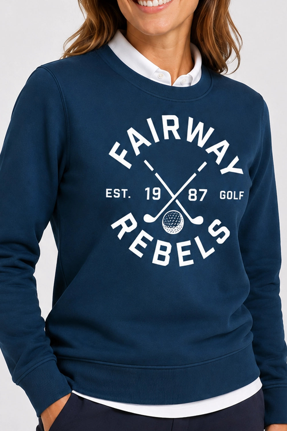 Sweat de golf femme bleu marine à logo imprimé devant, col blanc contrastant.