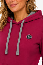 Hoodie fuchsia femme, cordons gris et blancs, écusson rond sur la poitrine