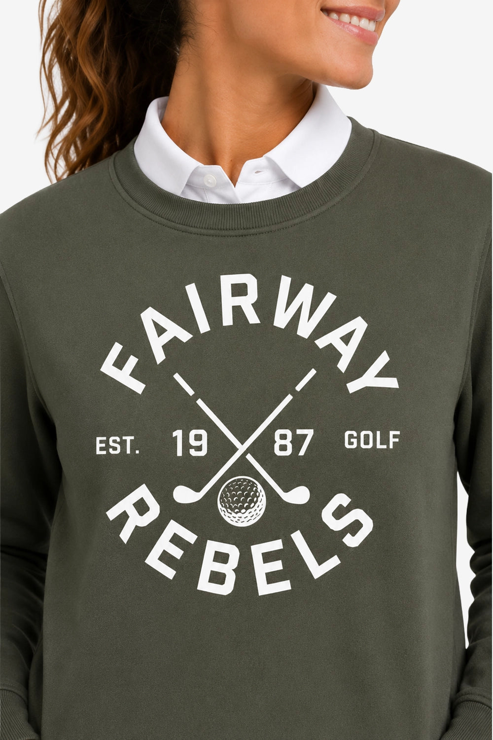 Sweat de golf femme vert foncé, gros plan du logo imprimé devant.