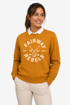 Sweat de golf pour femme orange, logo blanc imprimé, chemise blanche visible au col.