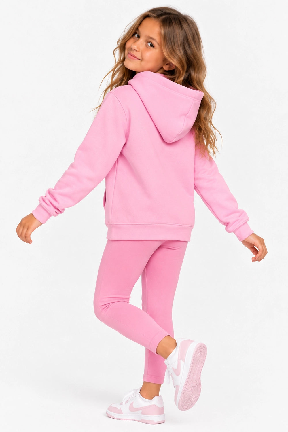 Sweat rose à capuche, dos avec coutures et bordures côtelées en bas.
