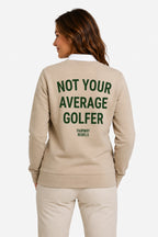 Sweat de golf femme beige naturel, manches longues, col rond, dos avec texte vert.