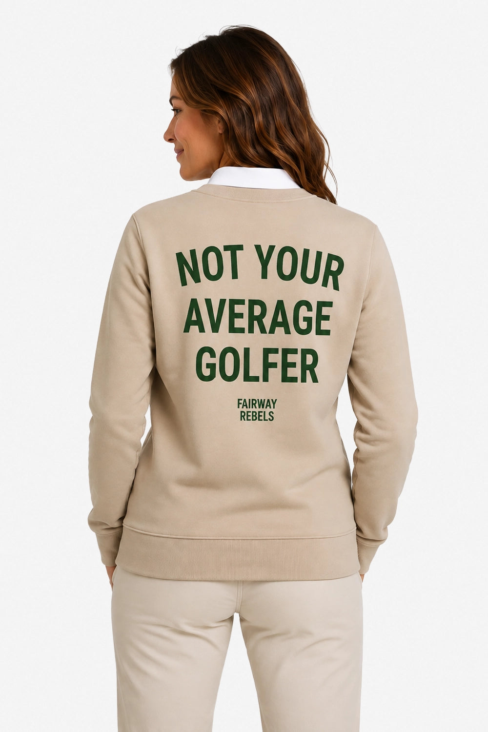 Sweat de golf femme beige naturel, manches longues, col rond, dos avec texte vert.