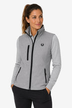 Veste de golf à capuche, gris clair, zip central noir et poches latérales zippées