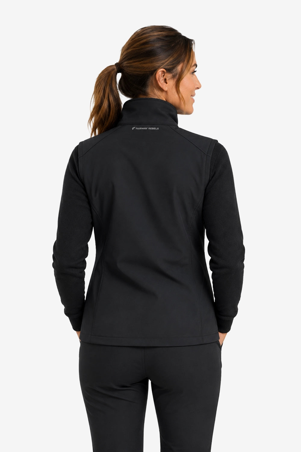 Veste de golf noire, vue arrière, capuche et zip central visibles, manches longues
