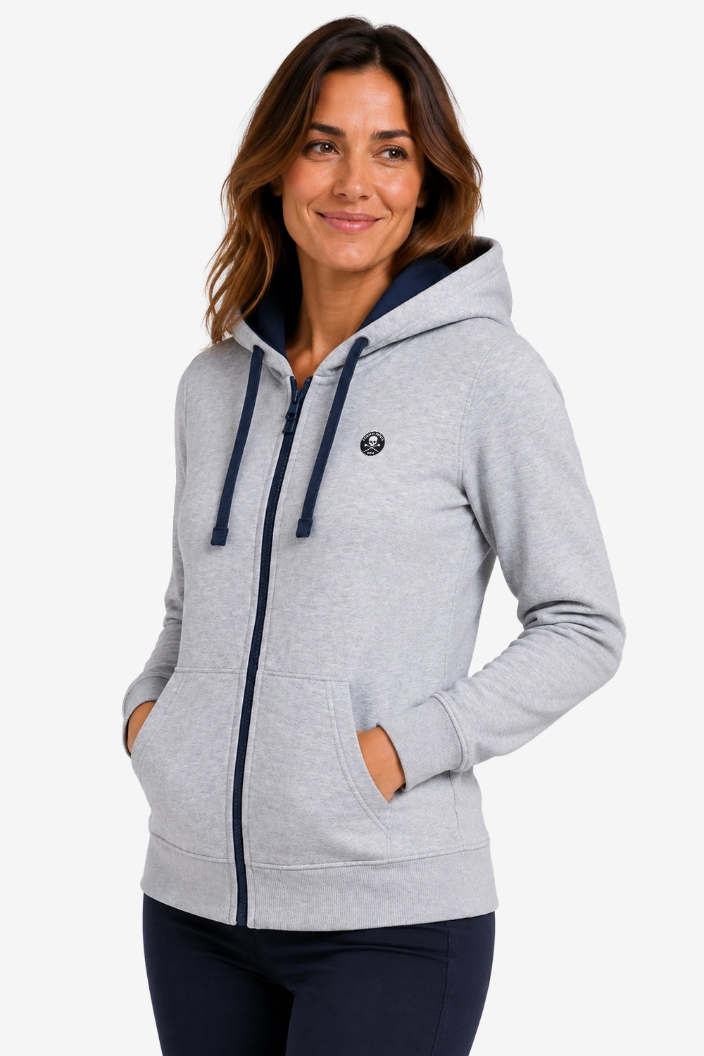 Veste zippée à capuche femme grise, cordons bleu marine, poches kangourou et fermeture éclair.