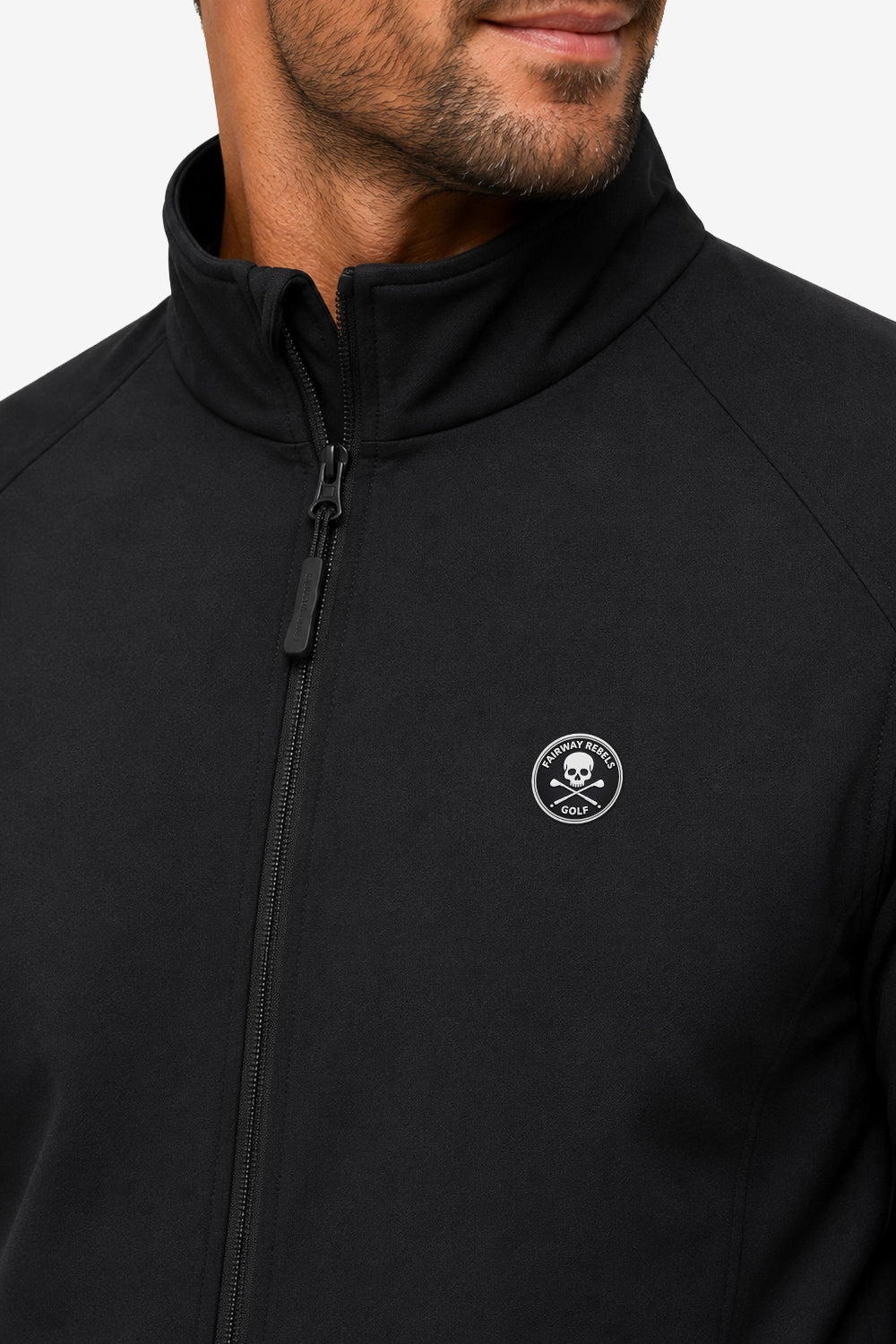 Veste de golf déperlante noire, logo rond sur la poitrine, fermeture zippée.