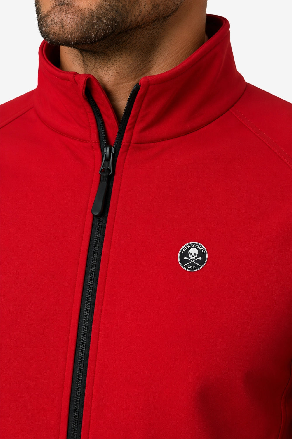 Veste de golf déperlante rouge, col montant et zip noir, logo poitrine.