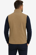 Veste golf sans manches déperlante beige, dos avec fermeture centrale et col montant.