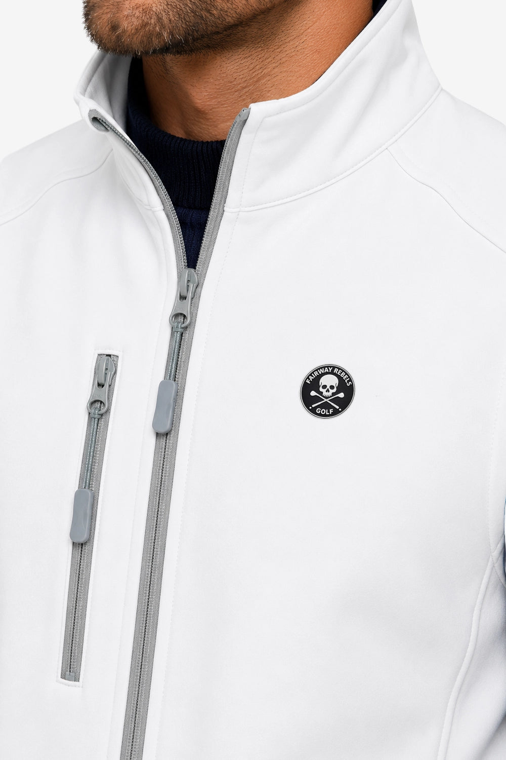 Veste golf sans manches déperlante blanche, détail zip argent et écusson rond sur le cœur.