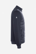 Veste de golf bleu marine, vue de côté, manches tricot, logo sur l’avant-bras