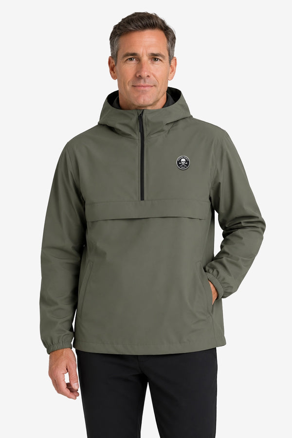 Veste coupe-vent imperméable homme vert olive, capuche, fermeture éclair, logo rond.