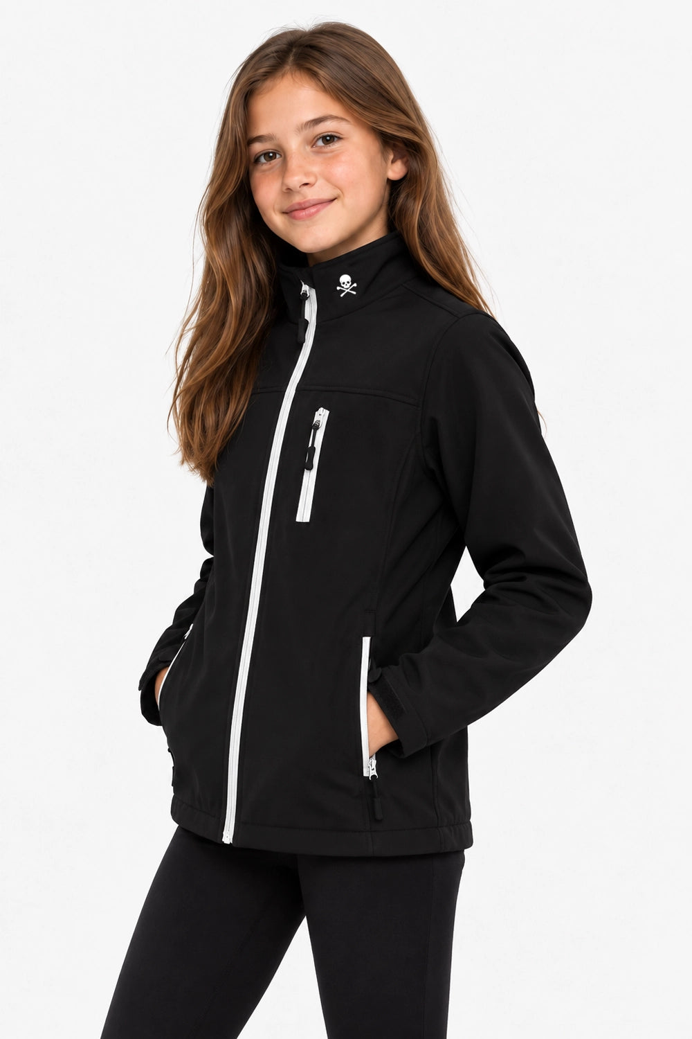 Veste de pluie noire zippée, capuche, logo au col, poignets ajustés (portée)