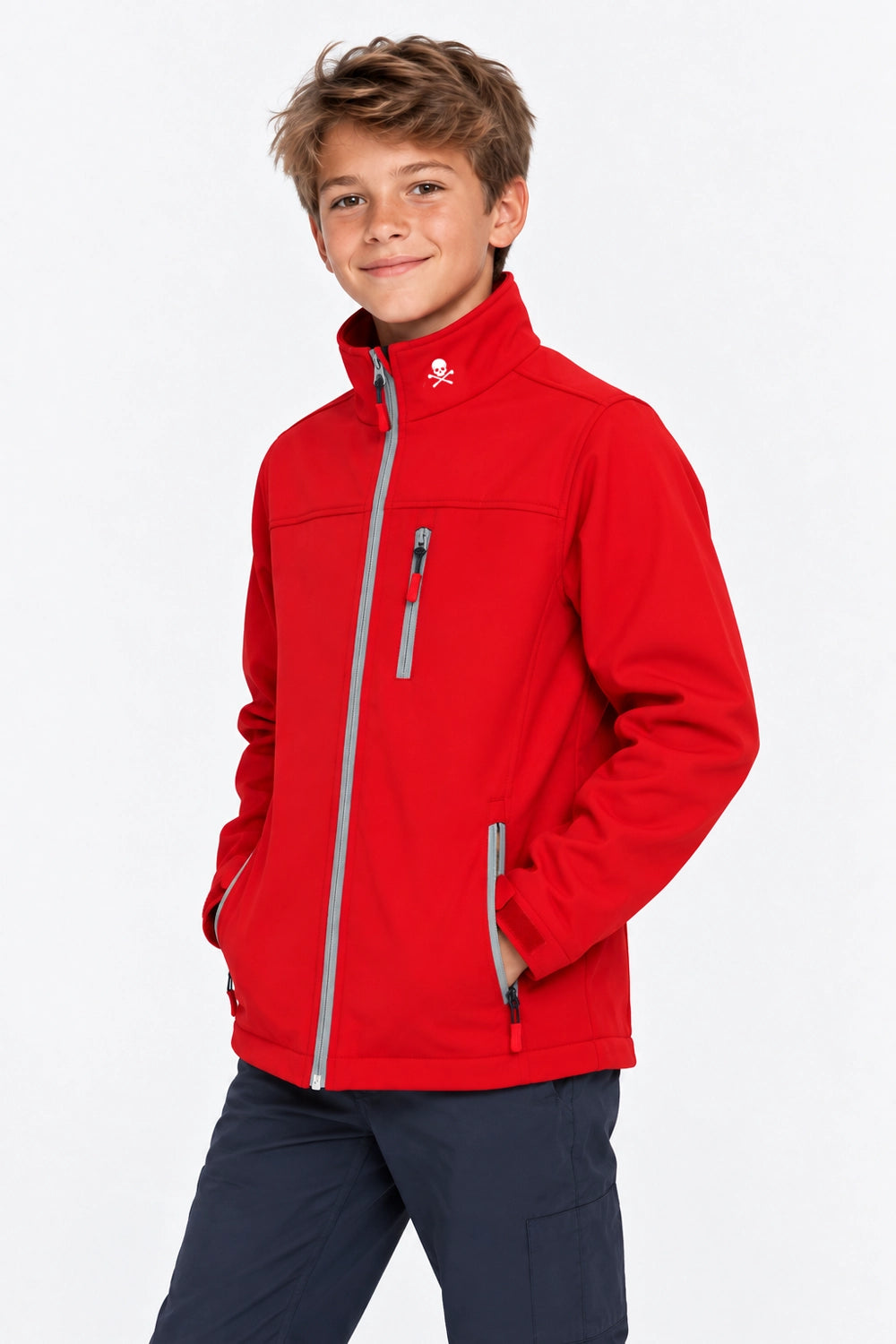 Veste de pluie rouge pour garçon, capuche, fermeture zippée, poches zippées visibles.