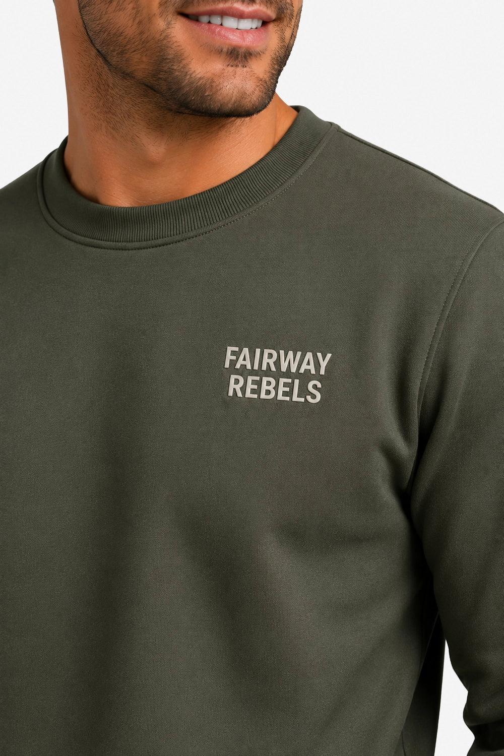  gros plan sweat homme vert foncé, logo poitrine « FAIRWAY REBELS »